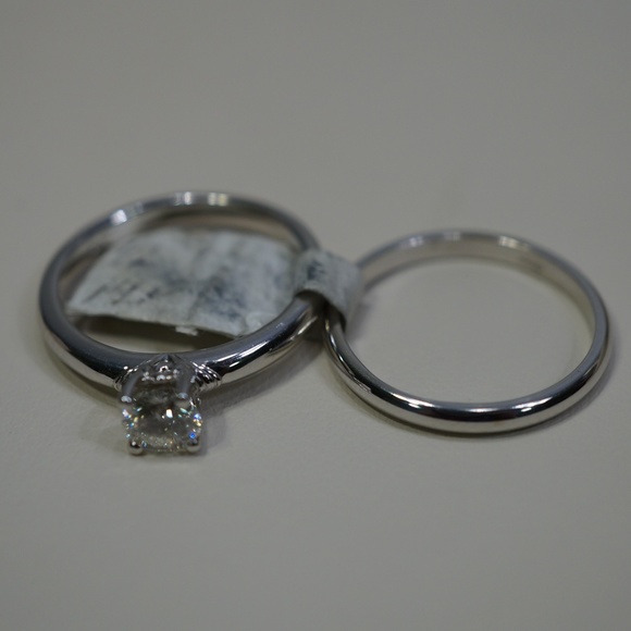 14KW Gold 1/2 Carat Solitaire Diamond & band set - Picture 4 of 6